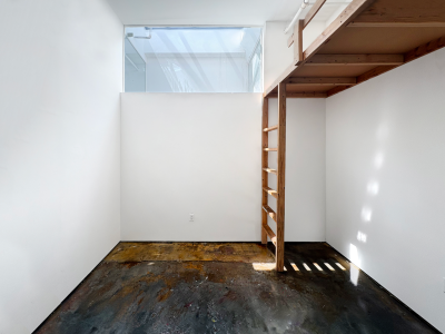 STUDIO 239: PROFESSIONAL ART STUDIO WITH SKYLIGHT, CLEAN & AFFRODABLE