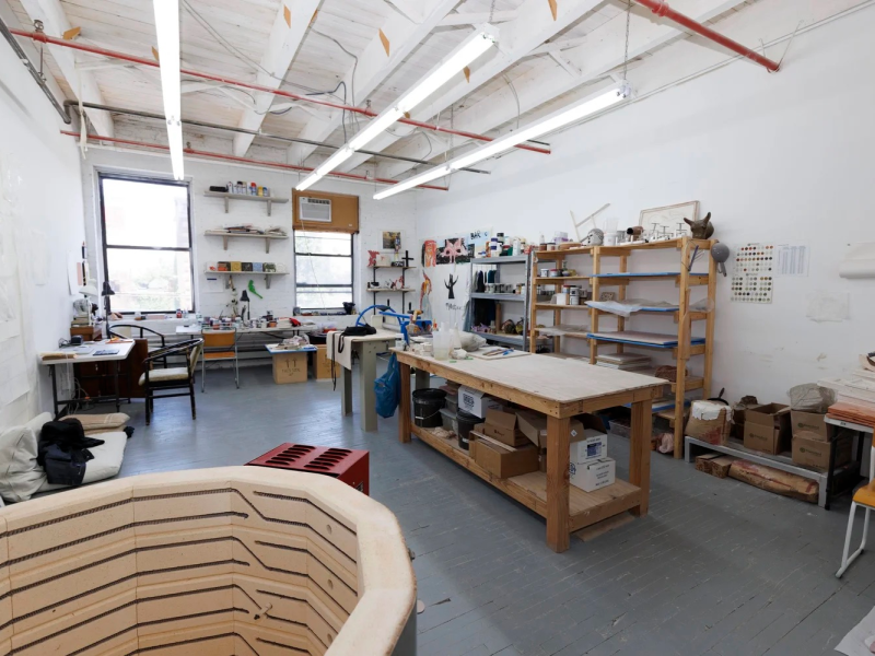 LARGE BRIGHT ART STUDIO FOR RENT, PERFECT FOR PAINT, PHOTOGRAPHY, DESIGN, CERAMICS, ETC.