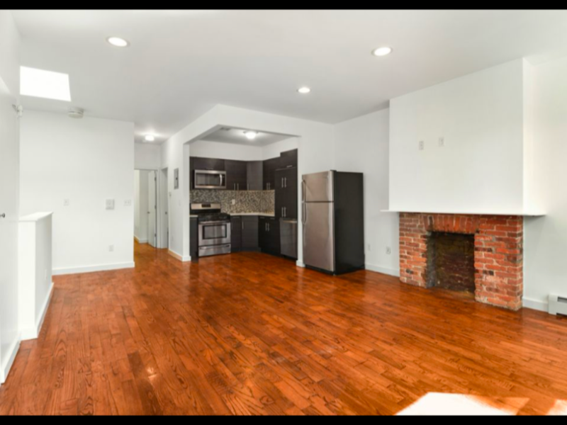 Sun Drenched 2 Bedroom in 2 Family Home