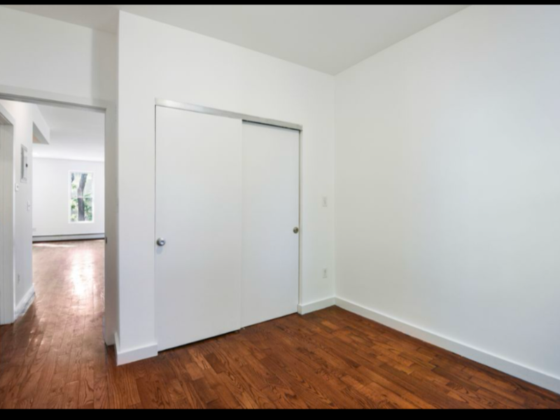 Sun Drenched 2 Bedroom in 2 Family Home