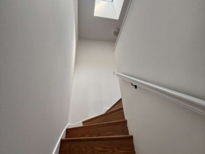 Sun Drenched 2 Bedroom in 2 Family Home