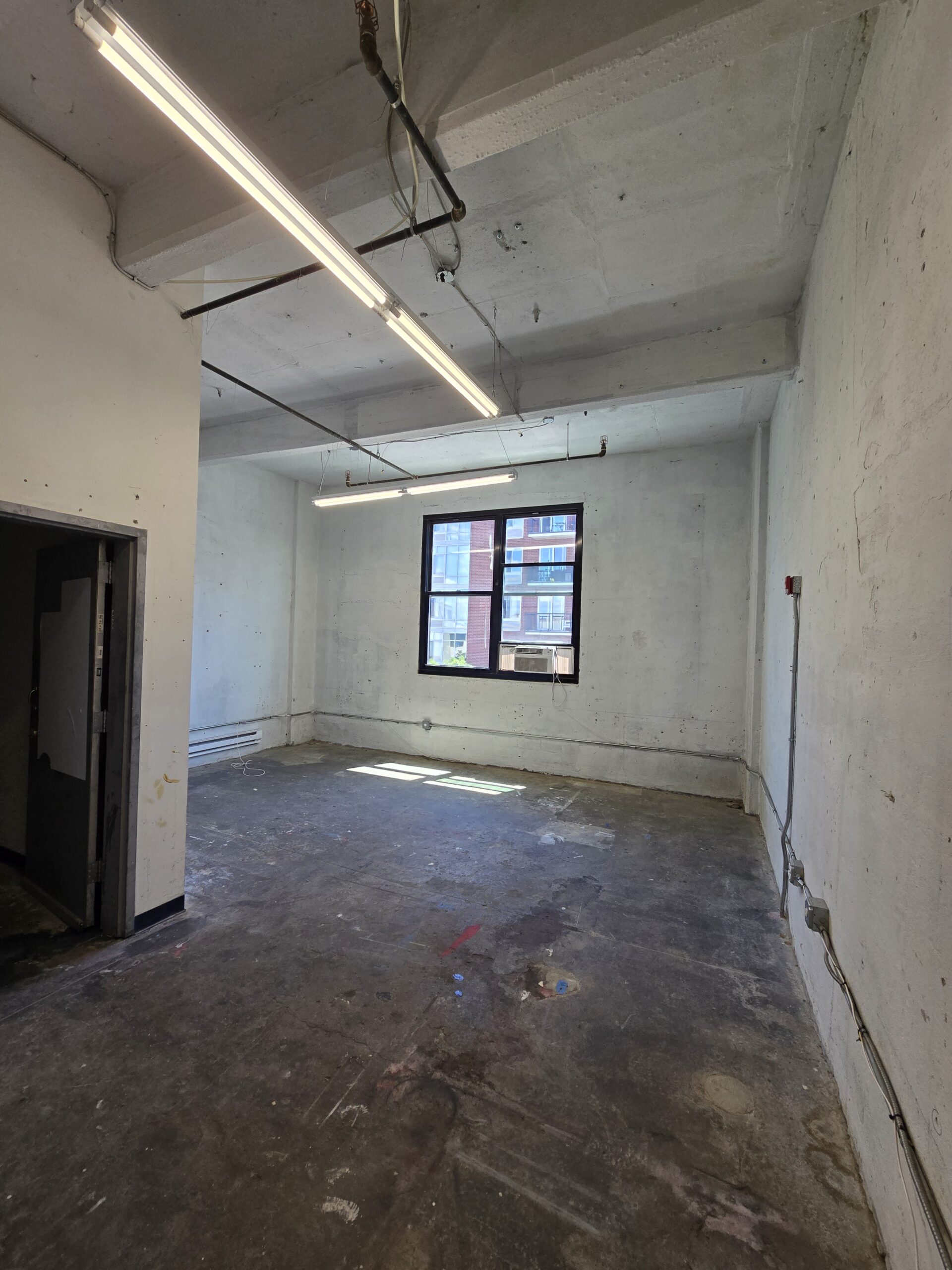 Creative space- Beautiful building lots of amenities