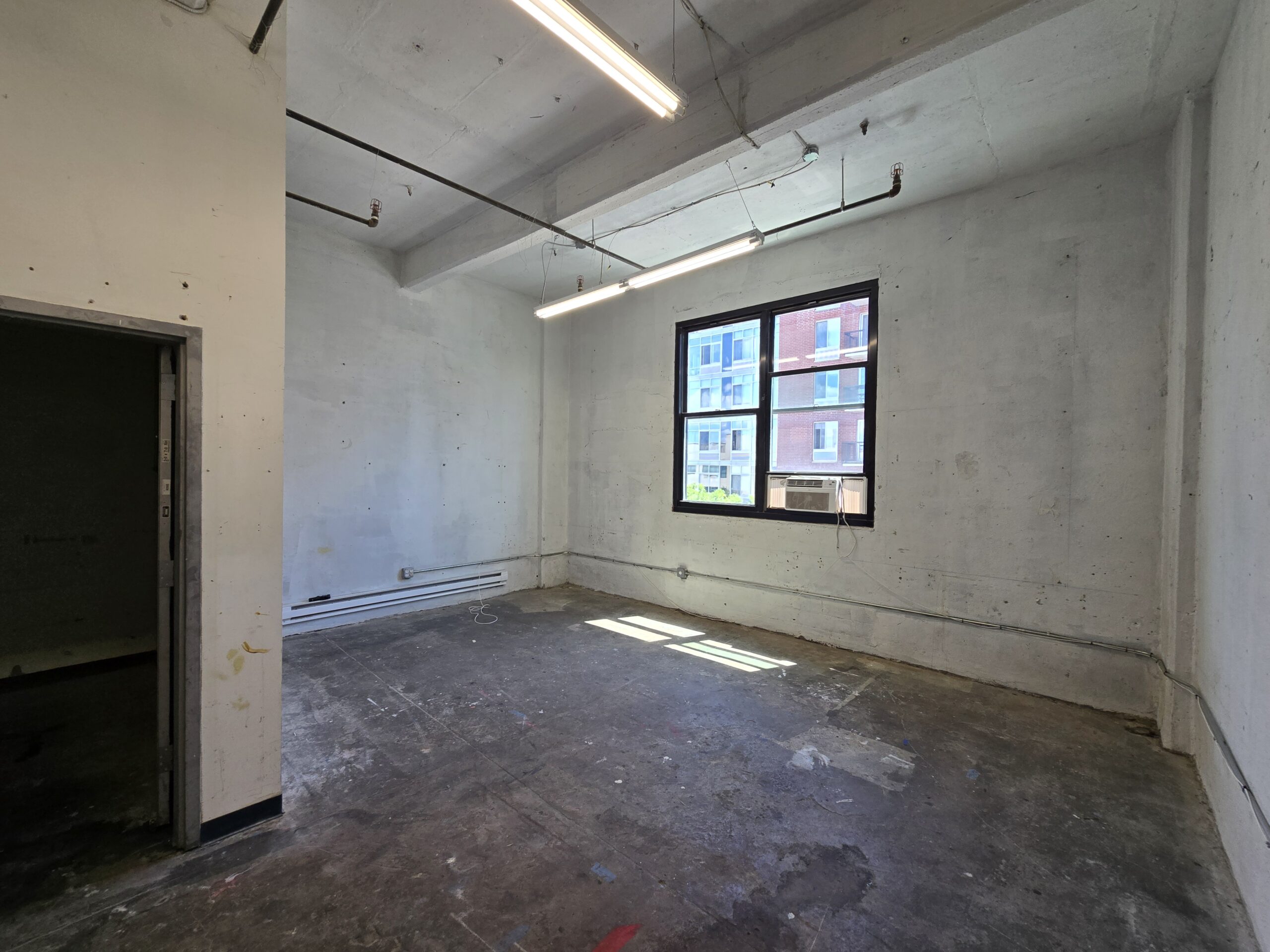 Creative space- Beautiful building lots of amenities