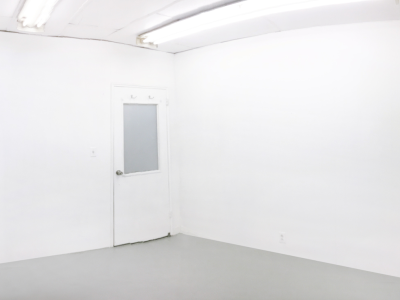 $450 - 100 sqft BEAUTIFUL WHITE BOX, bright interior space available! 100% Private studio space - Morgan / Jefferson L train