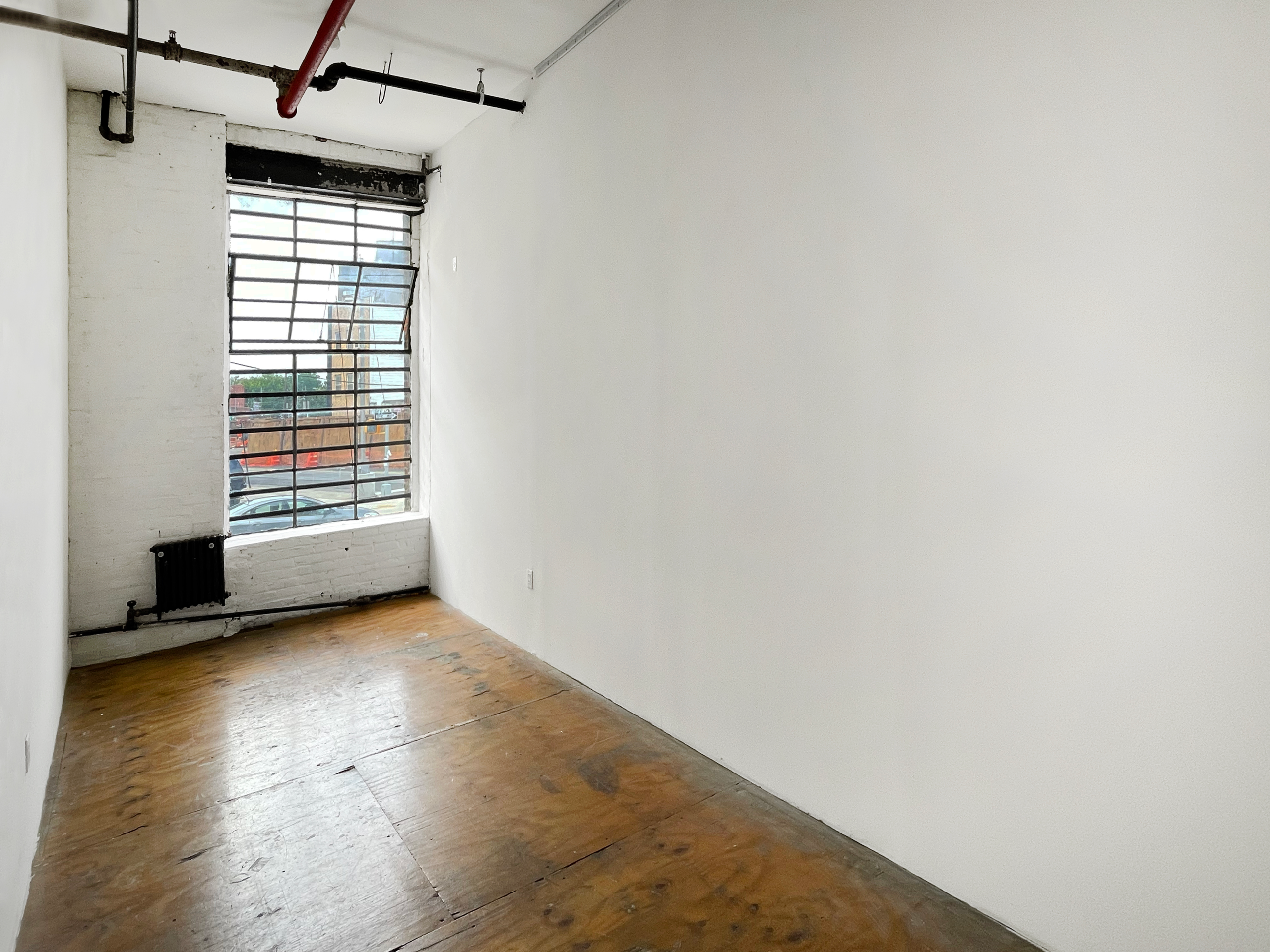 STUDIO 107: BRIGHT PROFESSIONAL ART STUDIO W WINDOW BROOKLYN L TRAIN