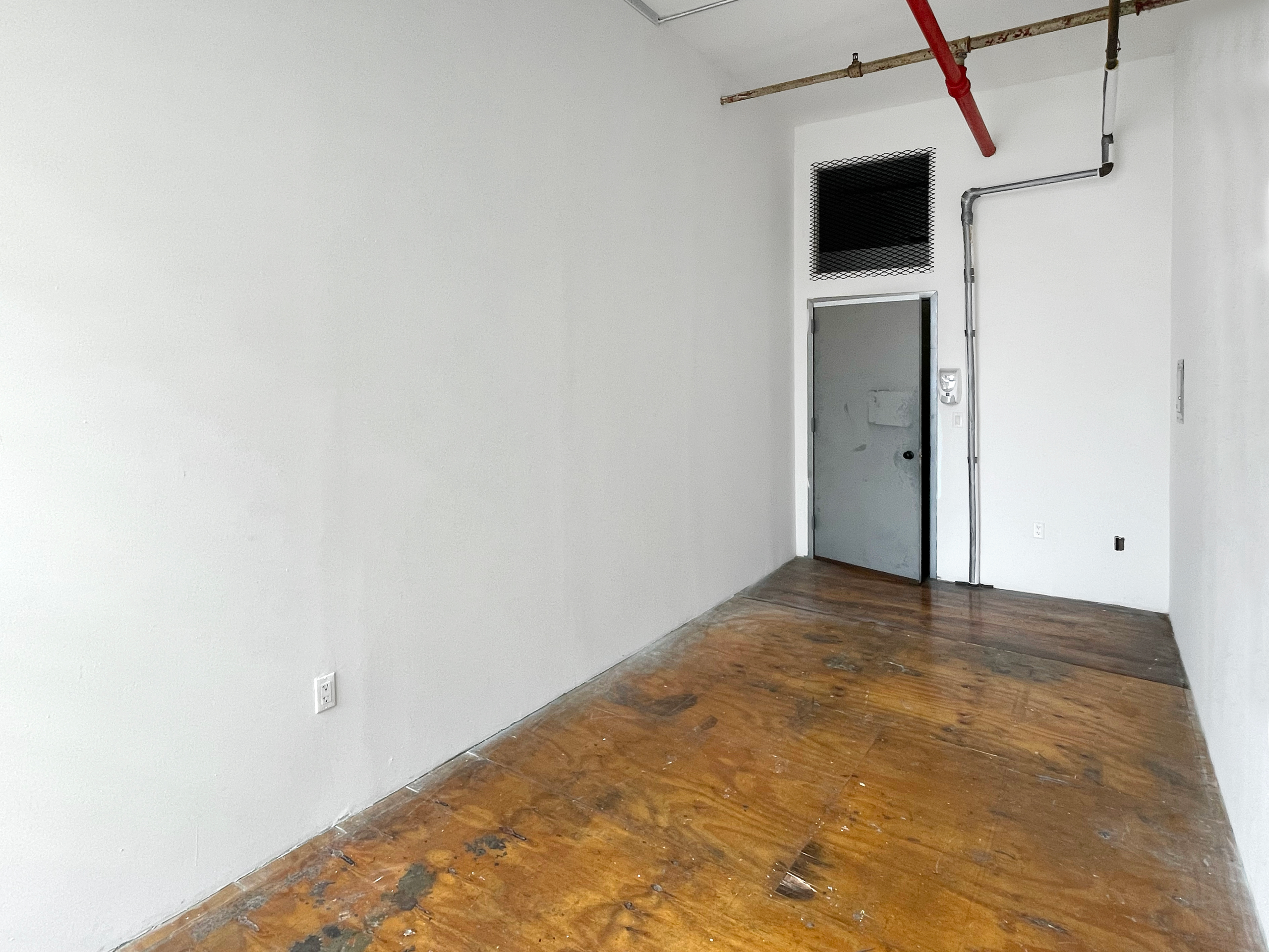 STUDIO 107: BRIGHT PROFESSIONAL ART STUDIO W WINDOW BROOKLYN L TRAIN