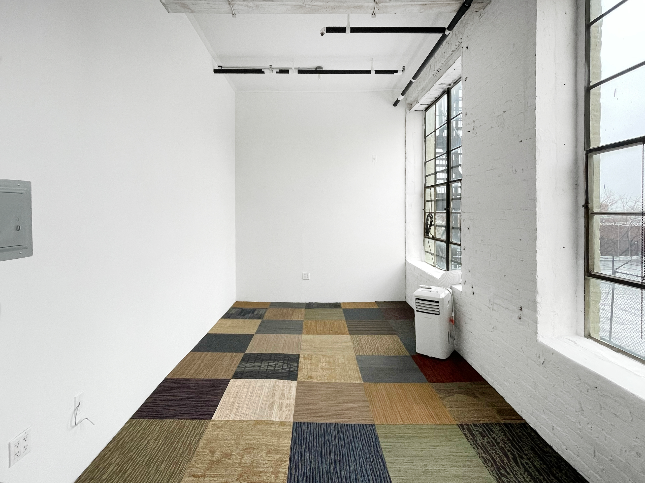 STUDIO 211: LARGE AFFORDABLE STUDIO IN LIVELY COMMUNITY BROOKLYN
