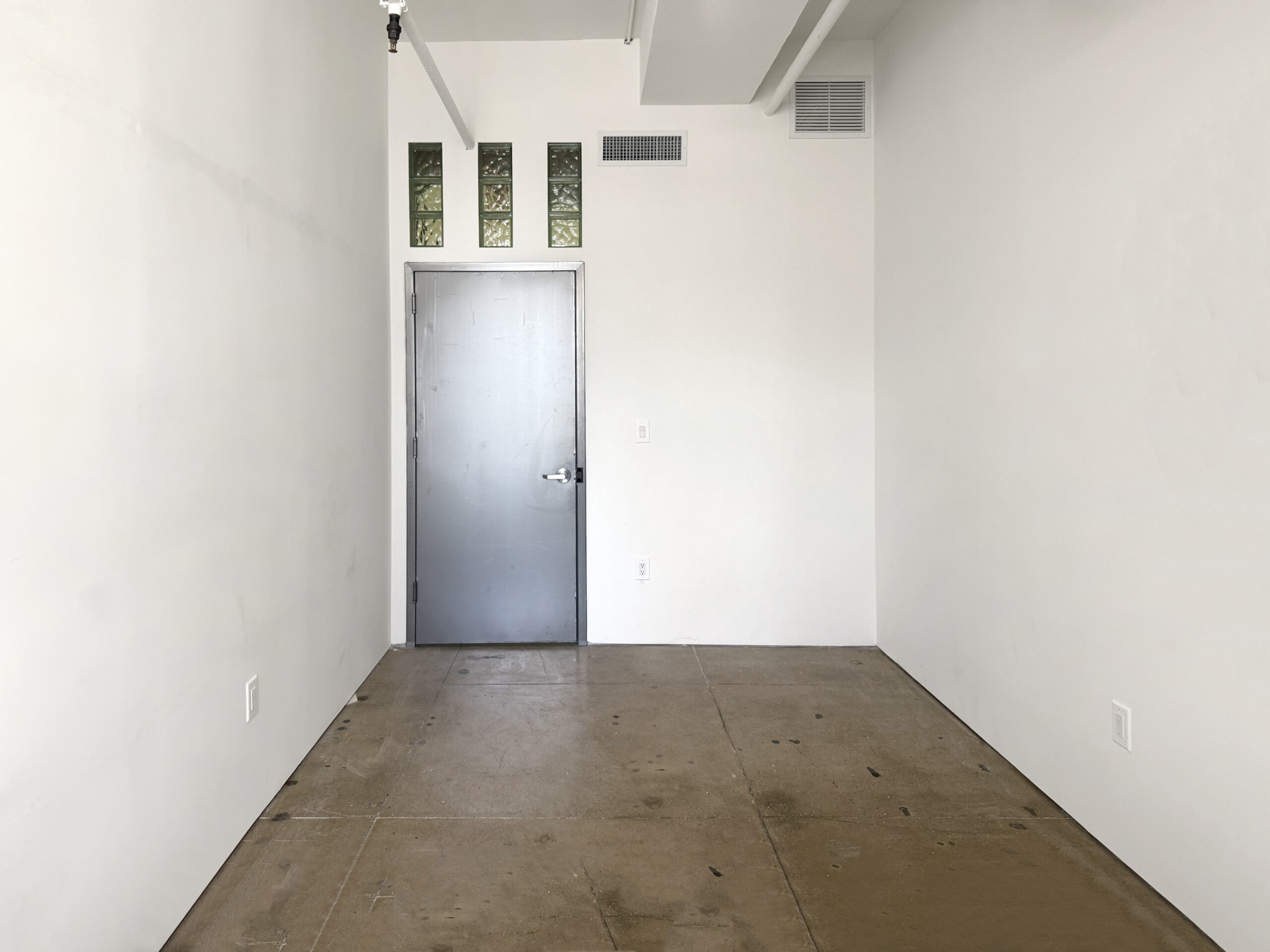 STUDIO 2425 : CREATE IN THE HEART OF MIDTOWN MANHATTAN ARTIST STUDIO