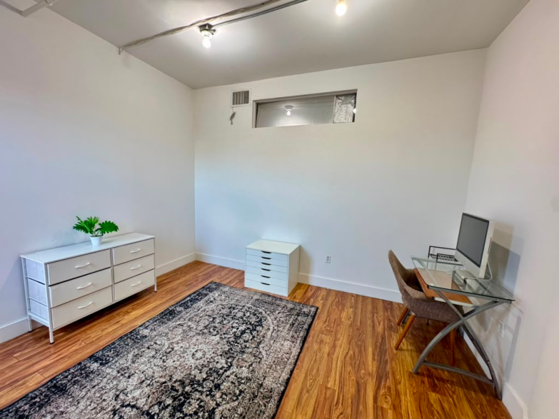 ART STUDIO/Office with WINDOW (252J #229)