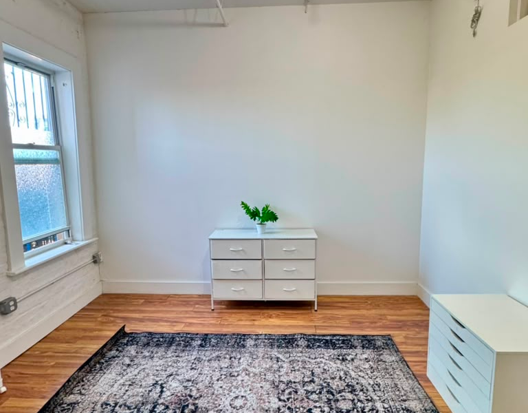 ART STUDIO/Office with WINDOW (252J #229)
