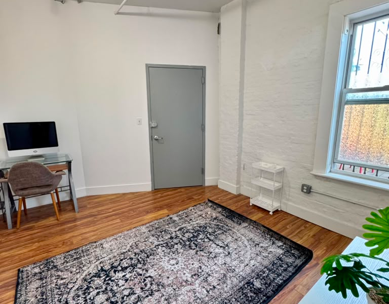 ART STUDIO/Office with WINDOW (252J #229)