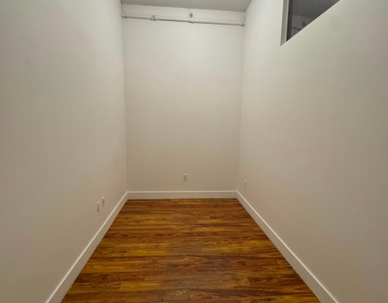 Creative Suite/ Work Office - 24/7 (252J #316)