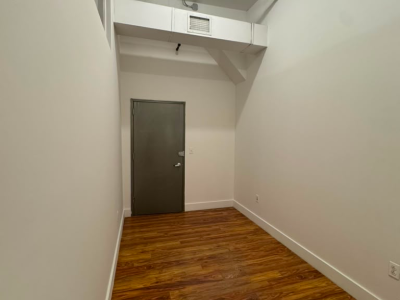 Creative Suite/ Work Office - 24/7 (252J #316)