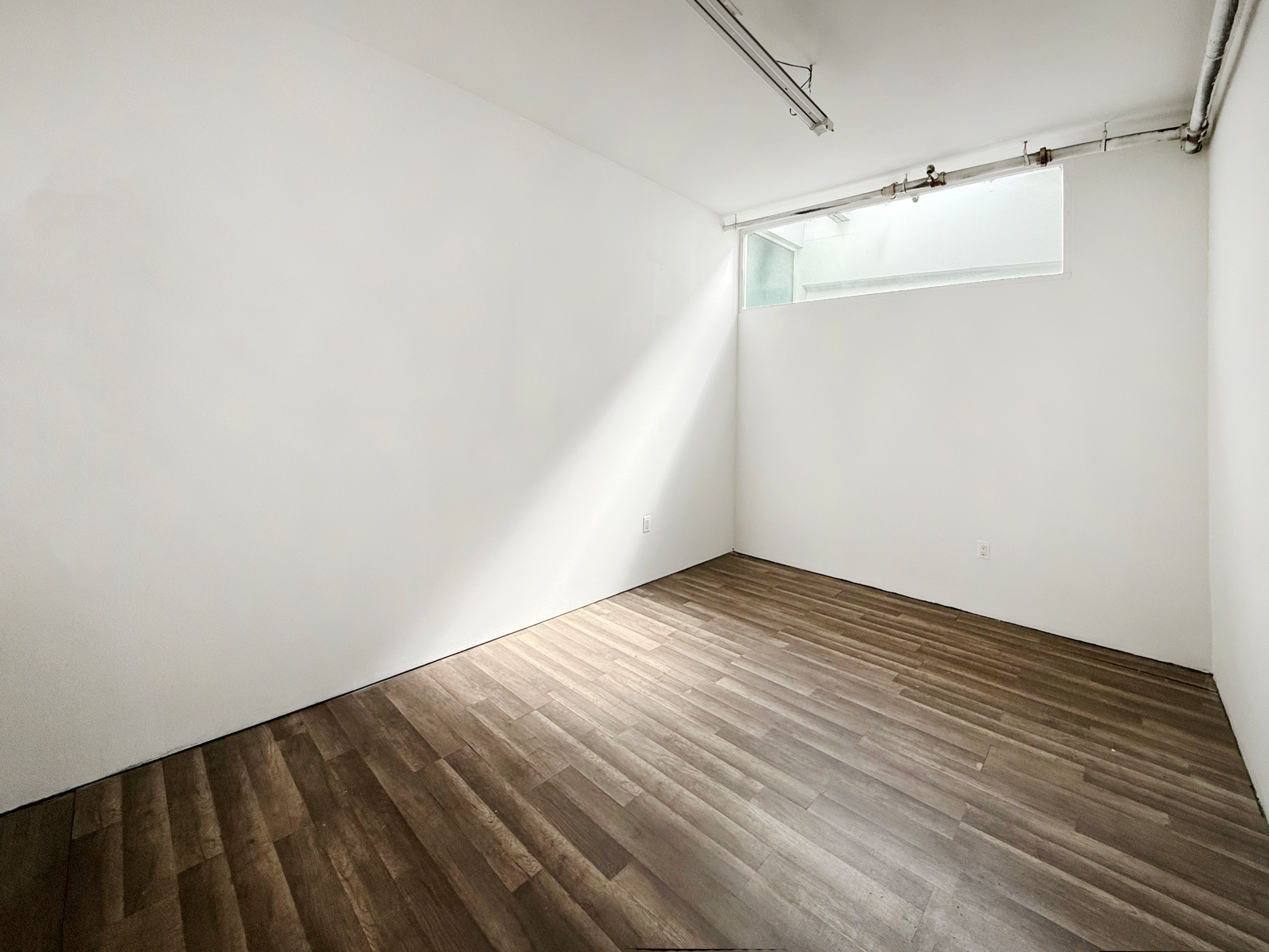 STUDIO 261: PRIVATE CREATIVE ART STUDIO W SKYLIGHT & 24/7 ACCESS