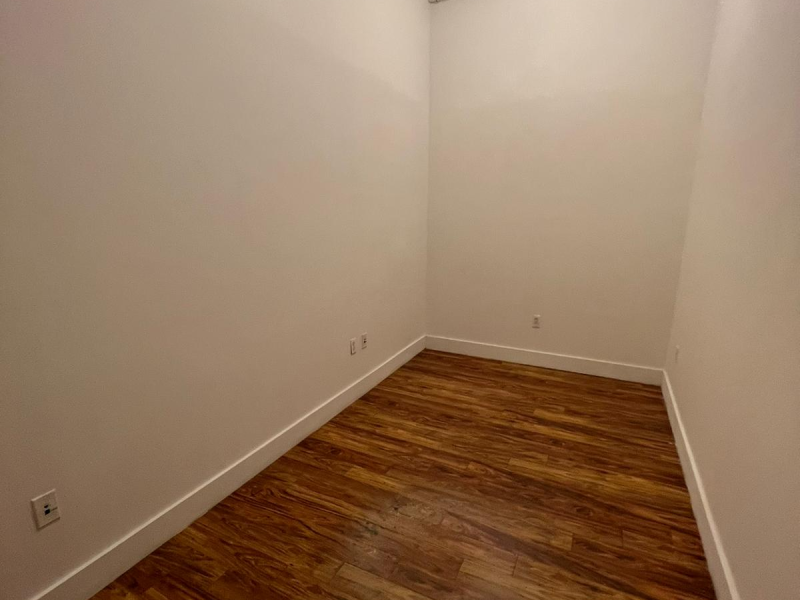 Creative Suite/ Work Office - 24/7 (252J #316)