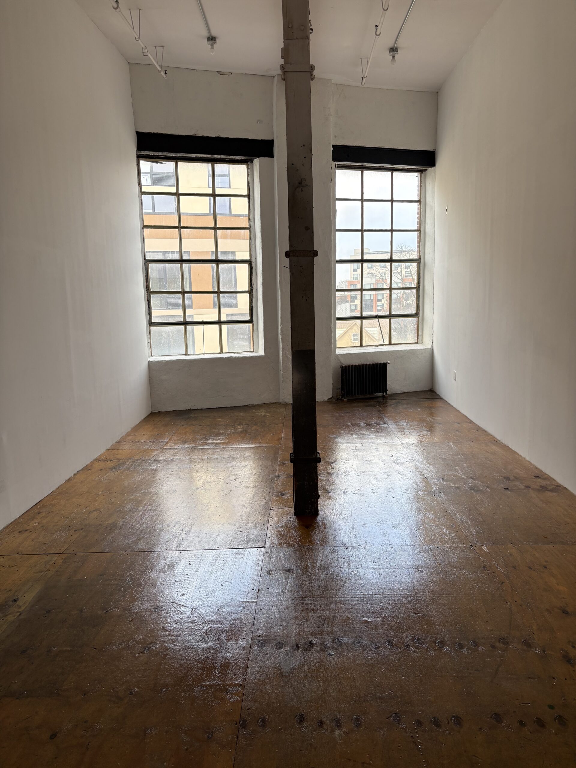 STUDIO 401: ROOM TO PAINT. ROOM TO THINK. ROOM TO GROW. ARTIST STUDIO