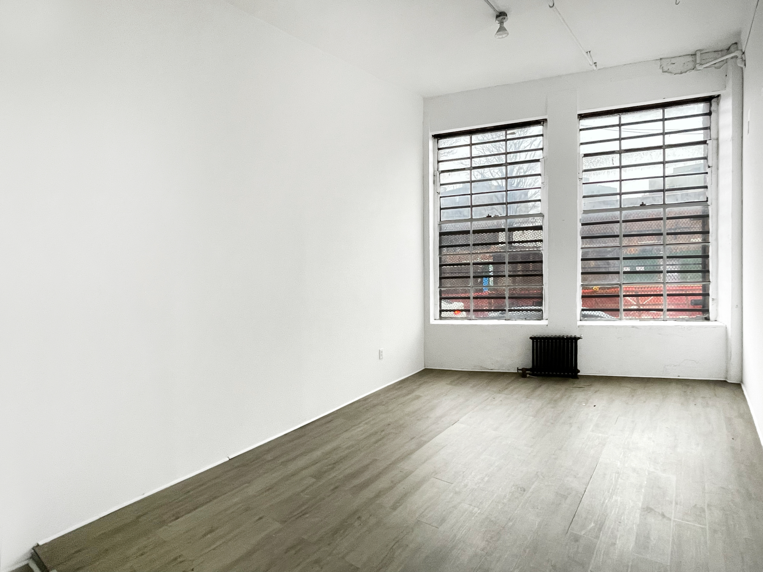 STUDIO 103: A CLEAN ARTIST STUDIO FOR SERIOUS CREATIVE WORK AFFORDABLE