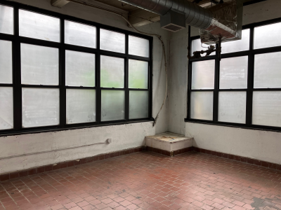 Private Studio 12' ceilings, two massive sets of windows