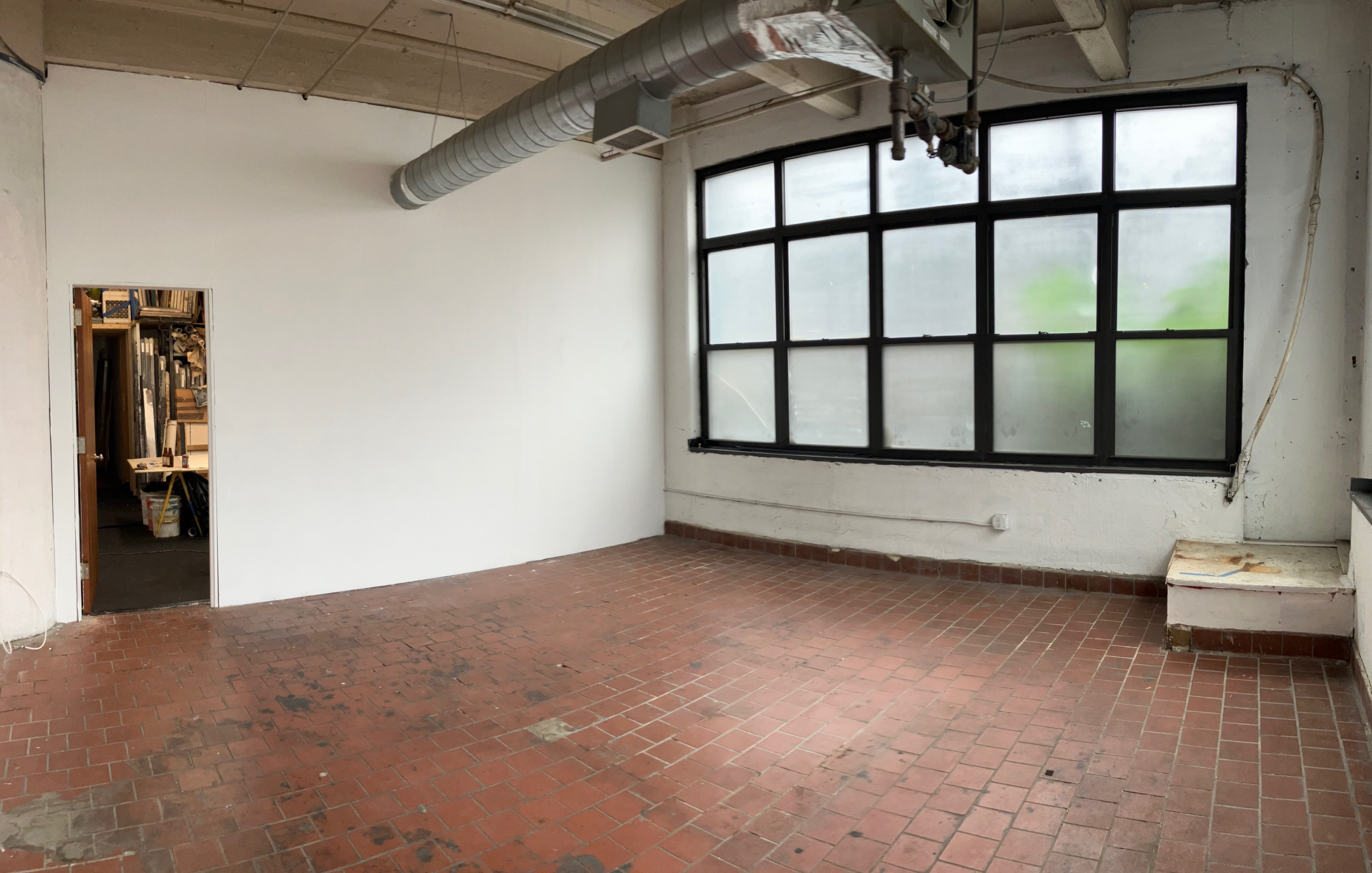 Private Studio 12' ceilings, two massive sets of windows