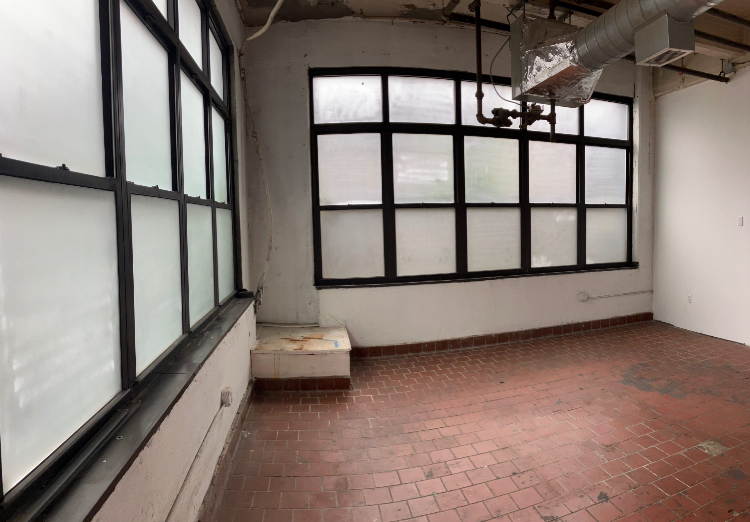 Private Studio 12' ceilings, two massive sets of windows