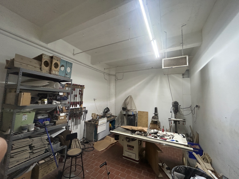 Large Studio with sound insulated back room, vented and wired work space for kiln/220 machinery, Sunny front office