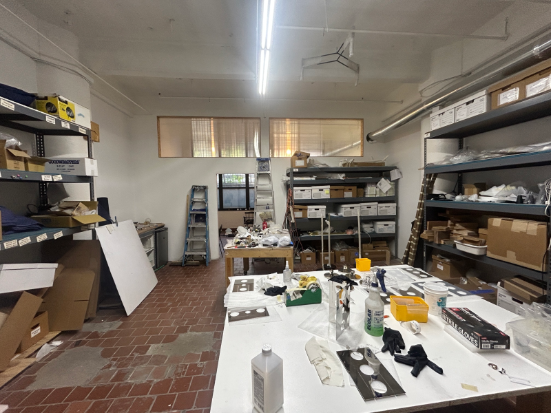 Large Studio with sound insulated back room, vented and wired work space for kiln/220 machinery, Sunny front office