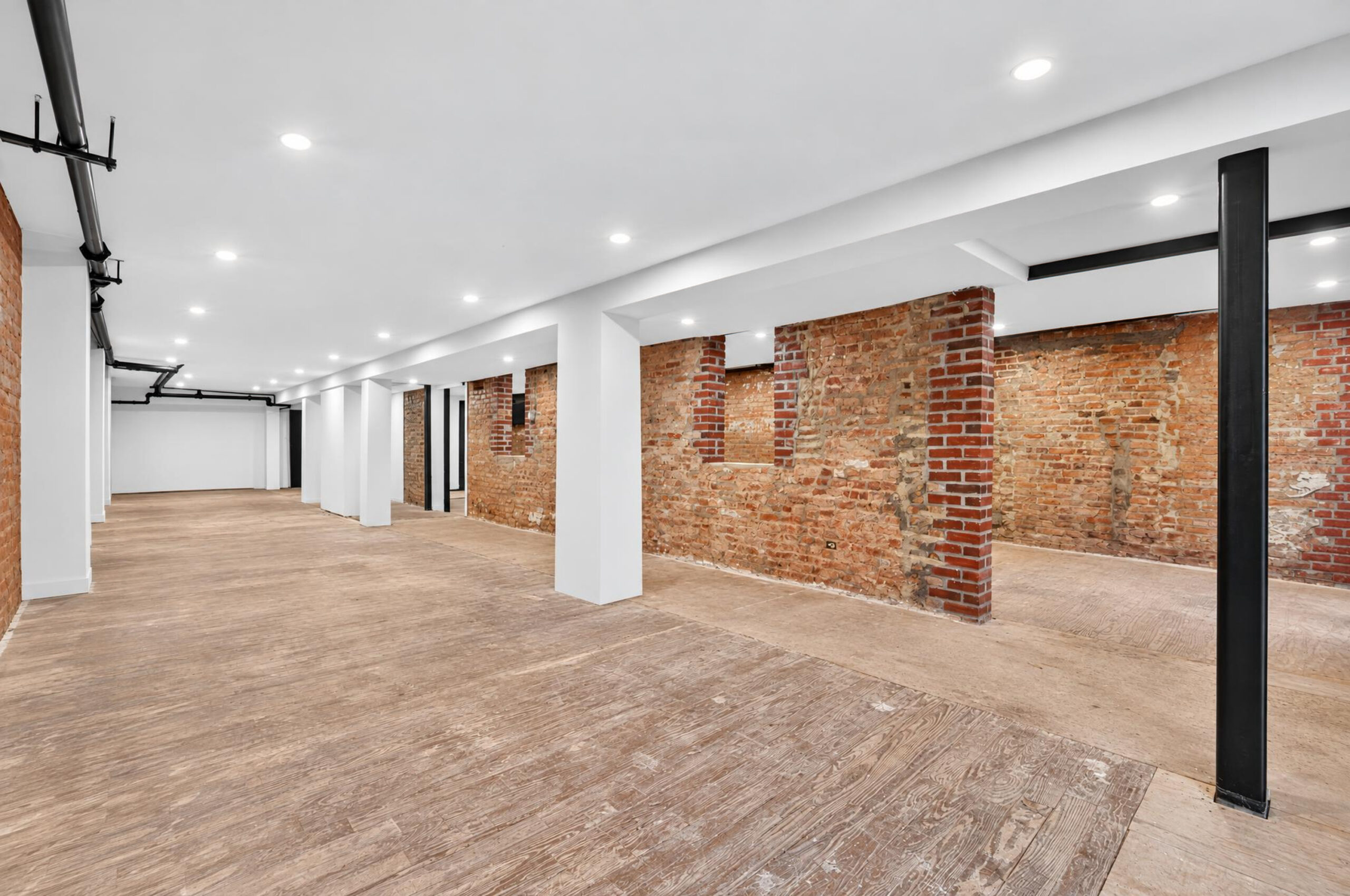 1,200 SF East Village Storefront / Gallery Space – $5,000/mo