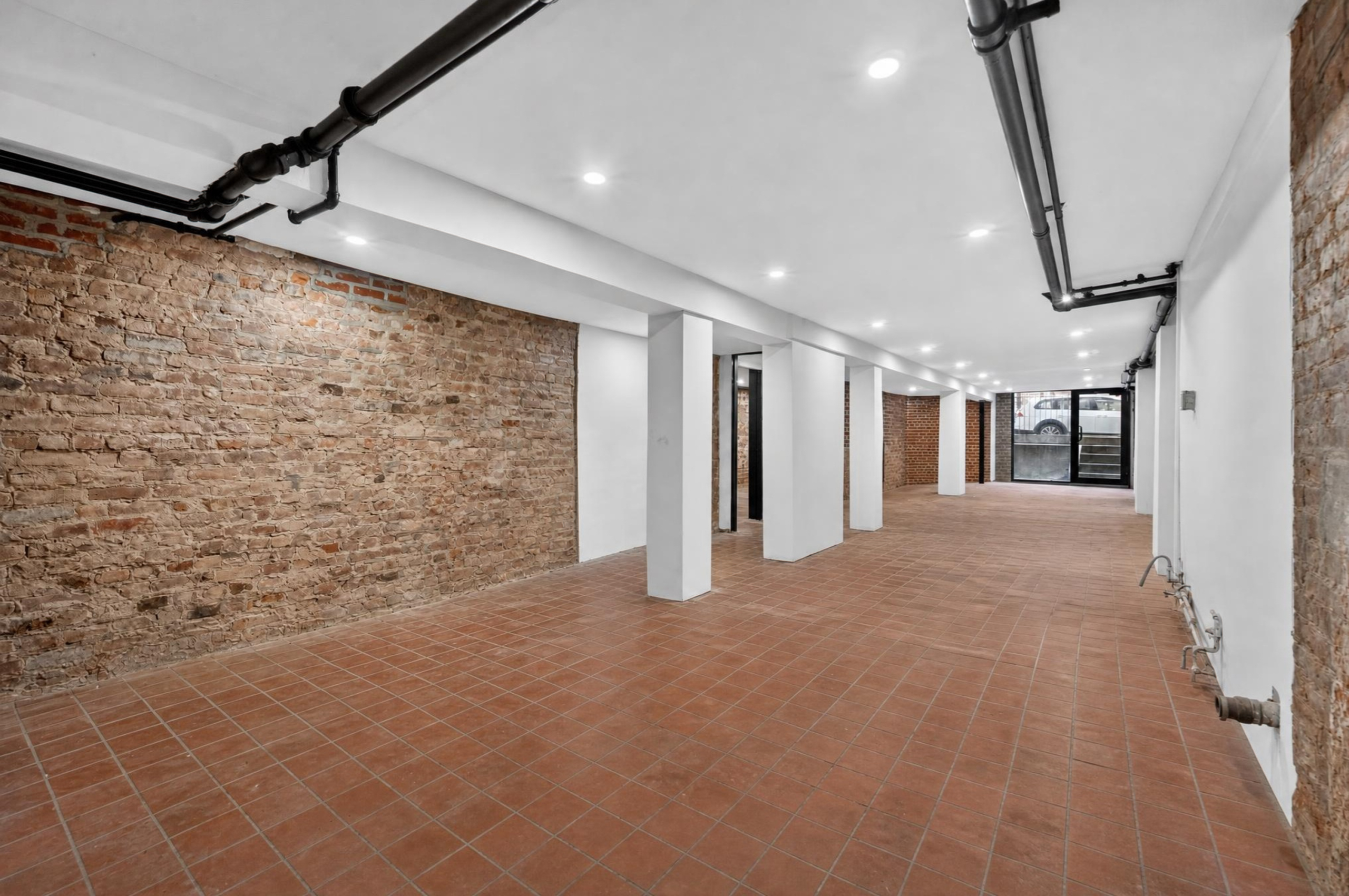 1,200 SF East Village Storefront / Gallery Space – $5,000/mo