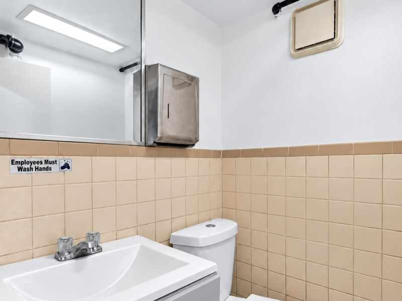1,200 SF East Village Storefront / Gallery Space – $5,000/mo